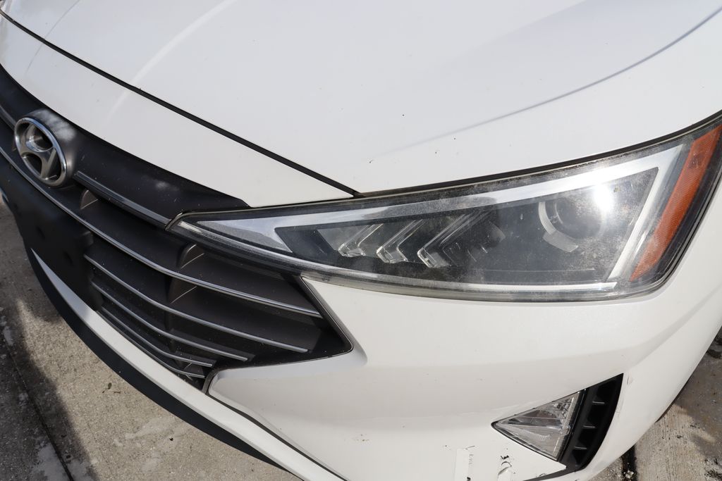 Thumbnail: 2019 Hyundai Elantra - 3