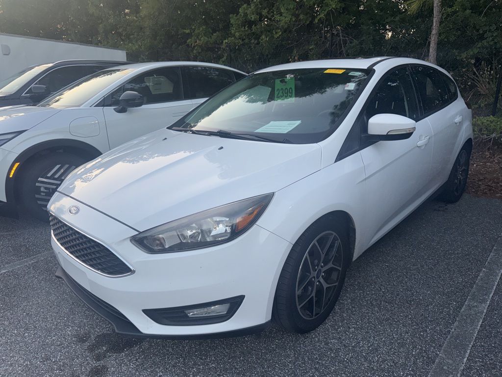 Oxford White 2018 Ford Focus SEL Hatchback Hatchback Front-Wheel Drive 6-Speed Automatic