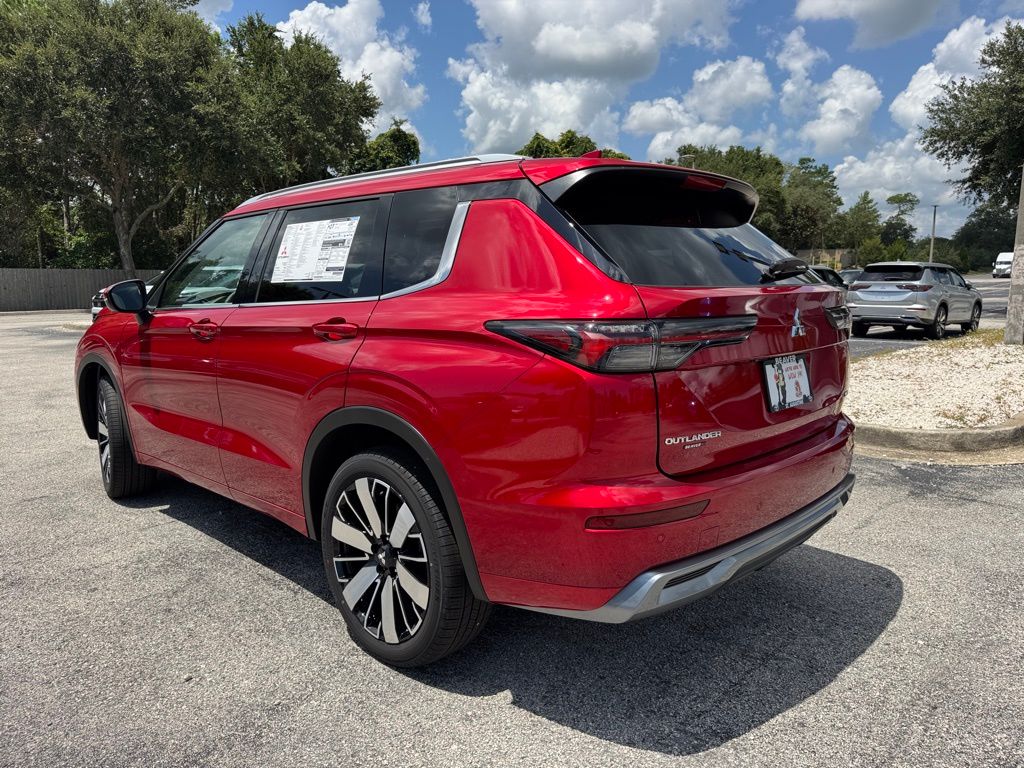 2025 Mitsubishi Outlander SEL photo 3