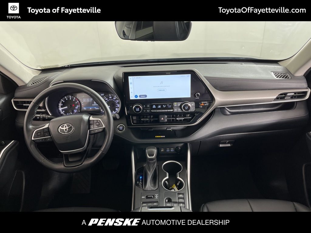 Thumbnail: 2023 Toyota Highlander - 22