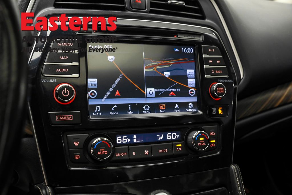 Used 2018 Silver Nissan Platinum image 19