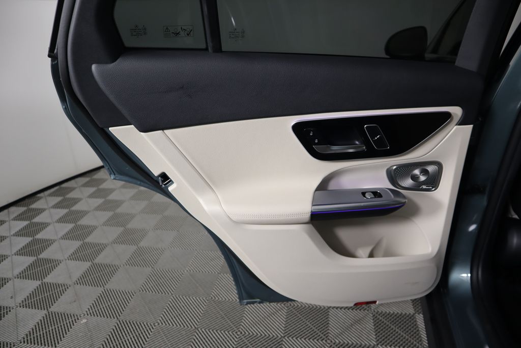 2025 Mercedes-Benz GLC 300 28