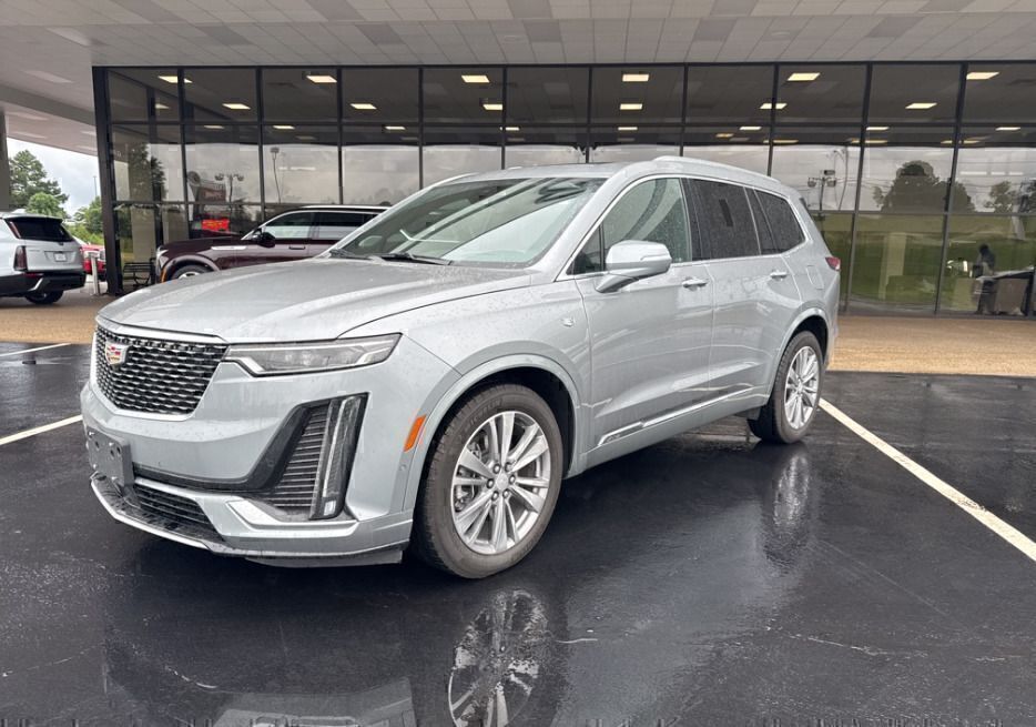 Argent Silver Metallic 2025 Cadillac XT6 Premium Luxury AWD SUV / Crossover Four-Wheel Drive 9-Speed Automatic
