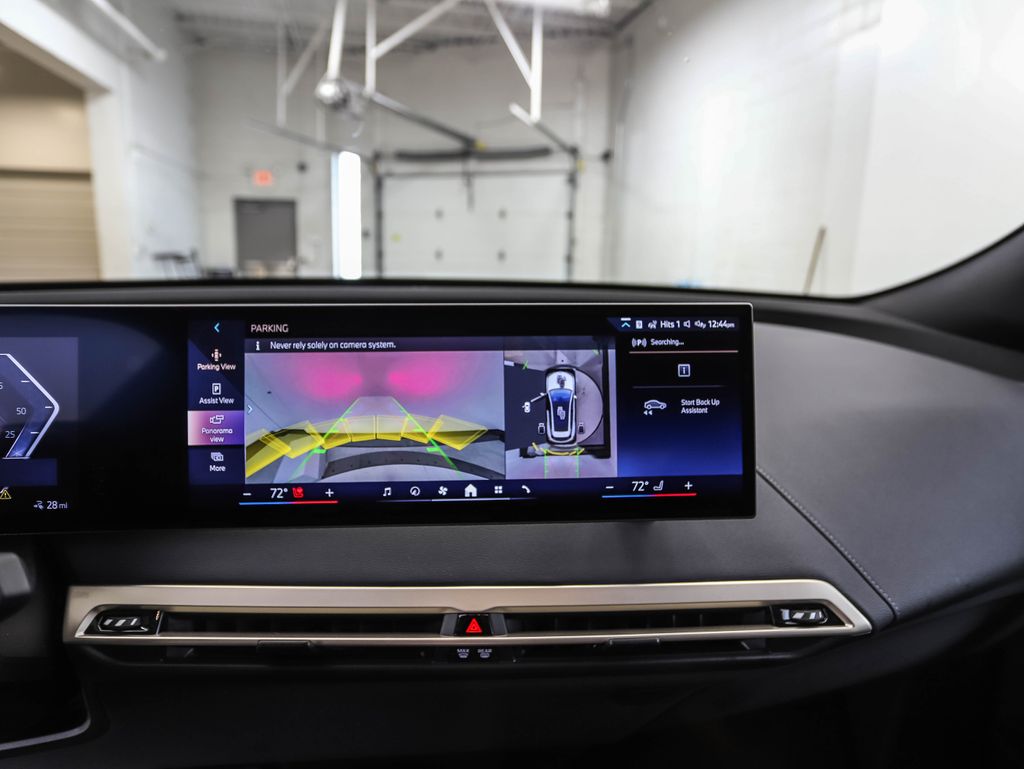 2025 BMW iX xDrive50 18