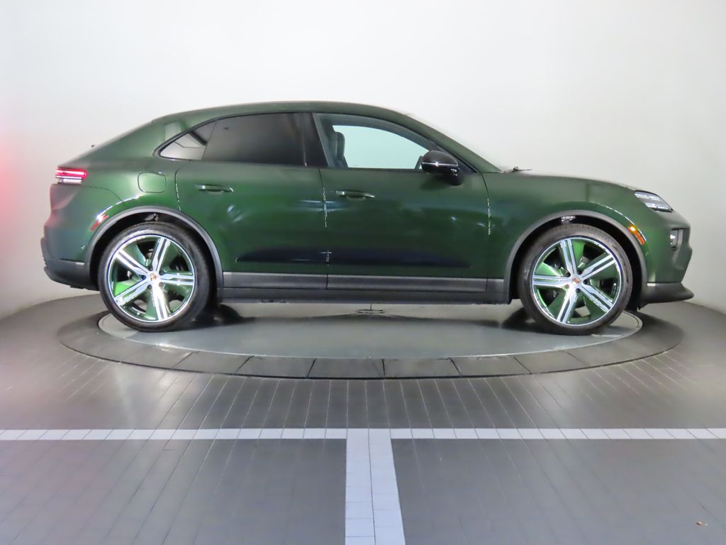 Thumbnail: 2024 Porsche Macan - 8