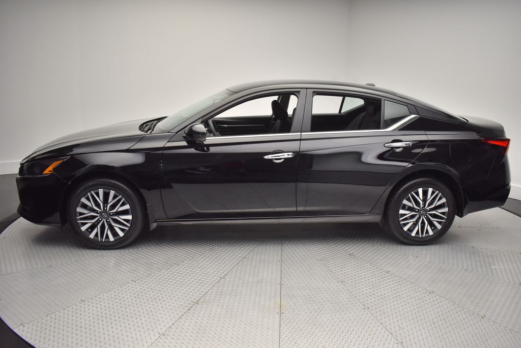 Thumbnail: 2023 Nissan Altima - 8