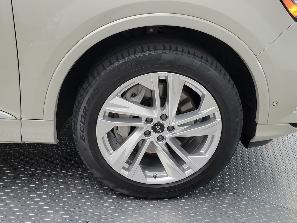 Thumbnail: 2023 Audi Q7 - 12