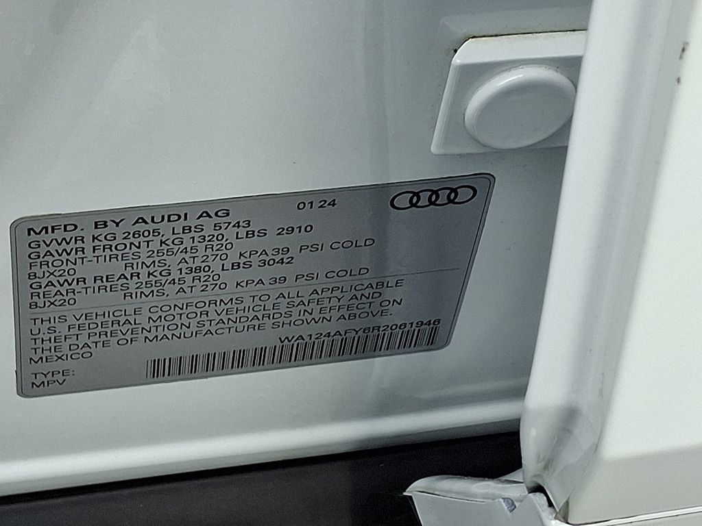 Thumbnail: 2024 Audi SQ5 - 28