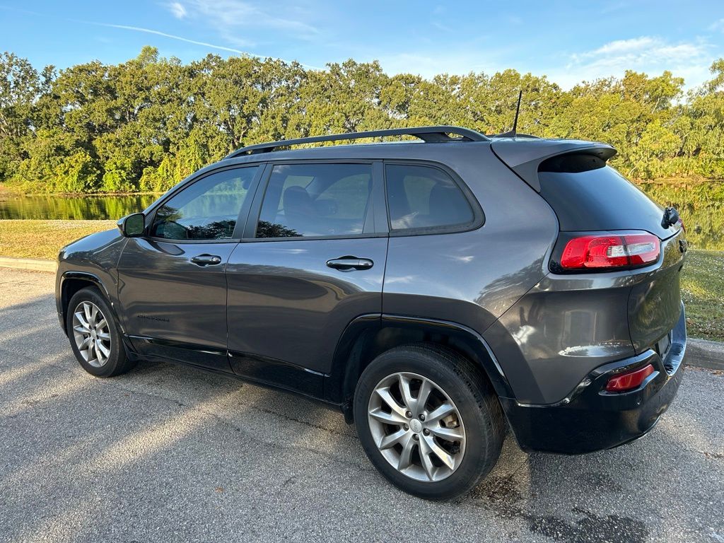 Thumbnail: 2018 Jeep Cherokee - 3