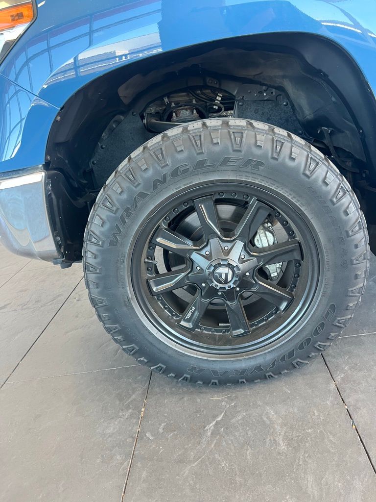 Thumbnail: 2018 Toyota Tundra - 8