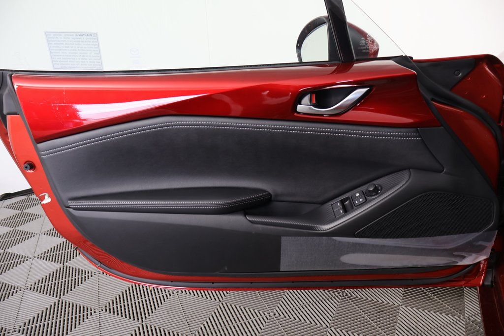 Thumbnail: 2025 Mazda MX-5 Miata - 6