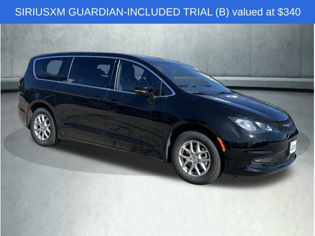 2025 Chrysler Voyager LX photo 4