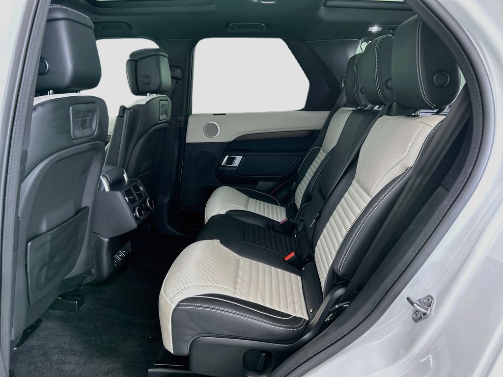 Thumbnail: 2024 Land Rover Discovery - 20