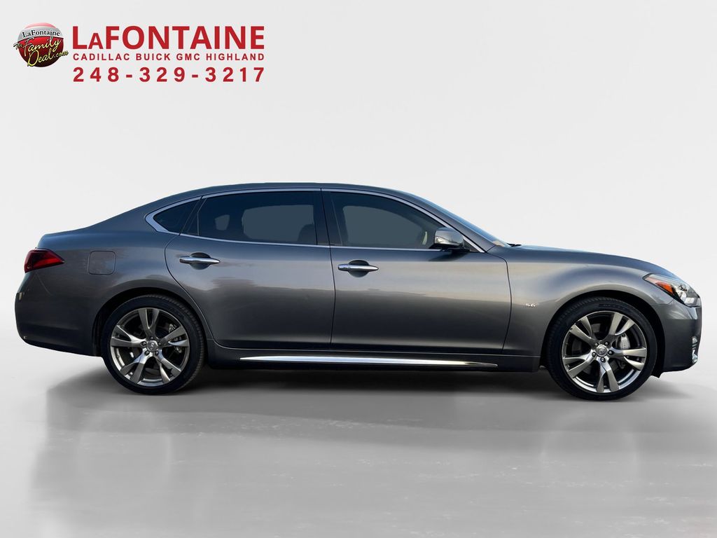 2016 INFINITI Q70L 5.6X 8