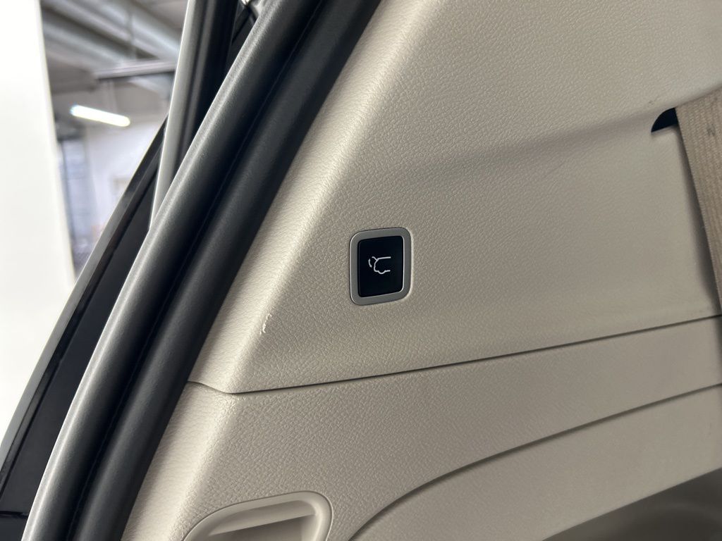 used 2022 Chrysler Pacifica car, priced at $20,996