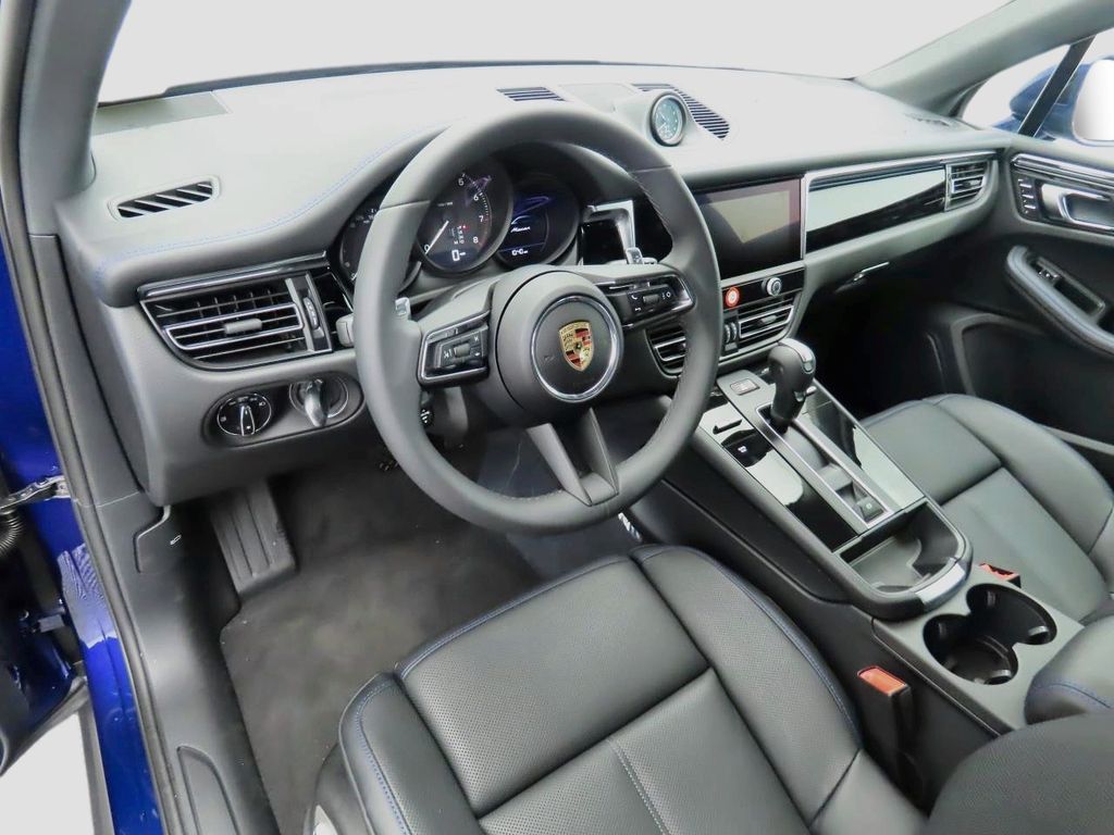 Thumbnail: 2025 Porsche Macan - 4