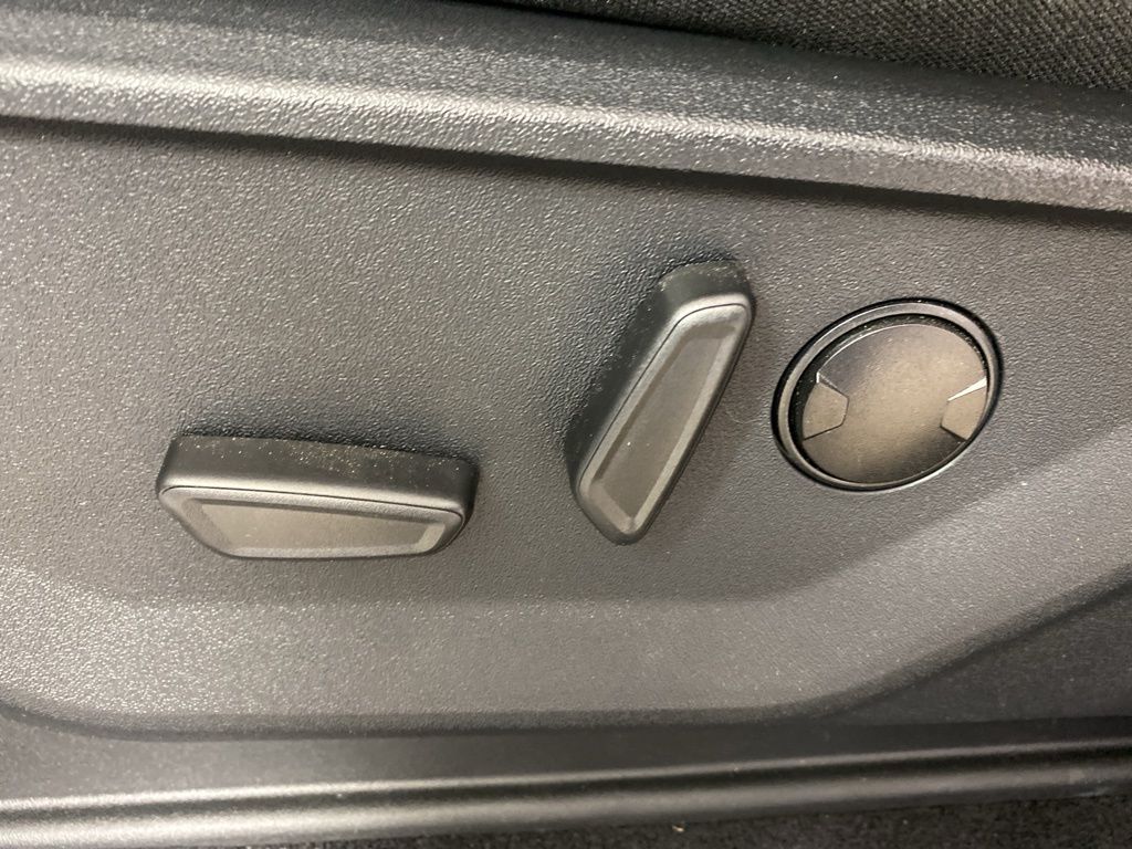 2025 Ford F-150 XLT - Photo 17