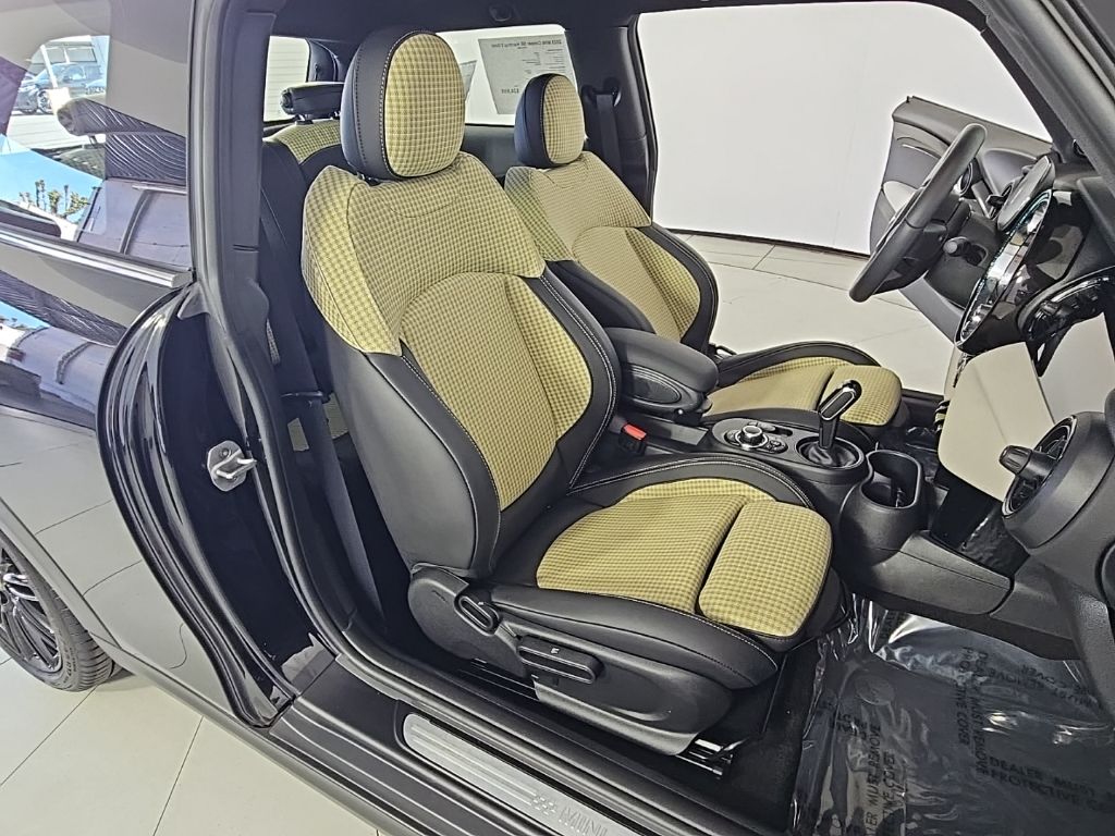 Thumbnail: 2023 MINI Cooper - 20