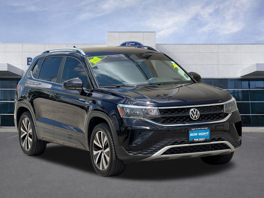 Used 2022 Volkswagen Taos SE with VIN 3VVWX7B23NM046098 for sale in Kansas City