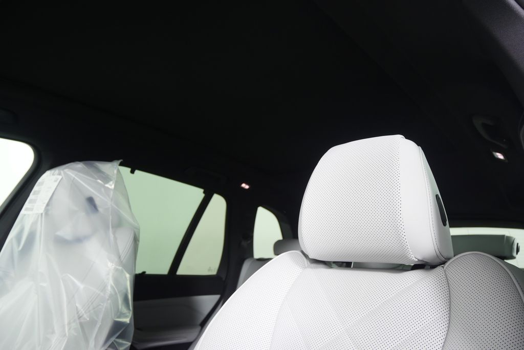 Thumbnail: 2026 BMW X5 - 11