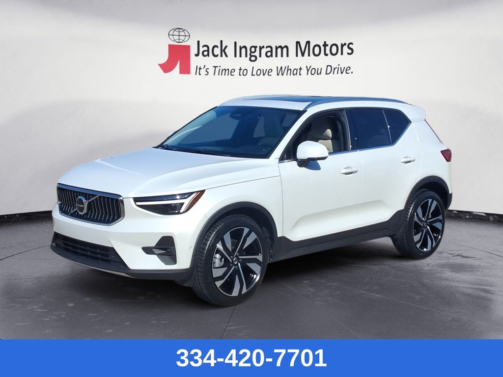 used 2023 Volvo XC40 car, priced at $29,397