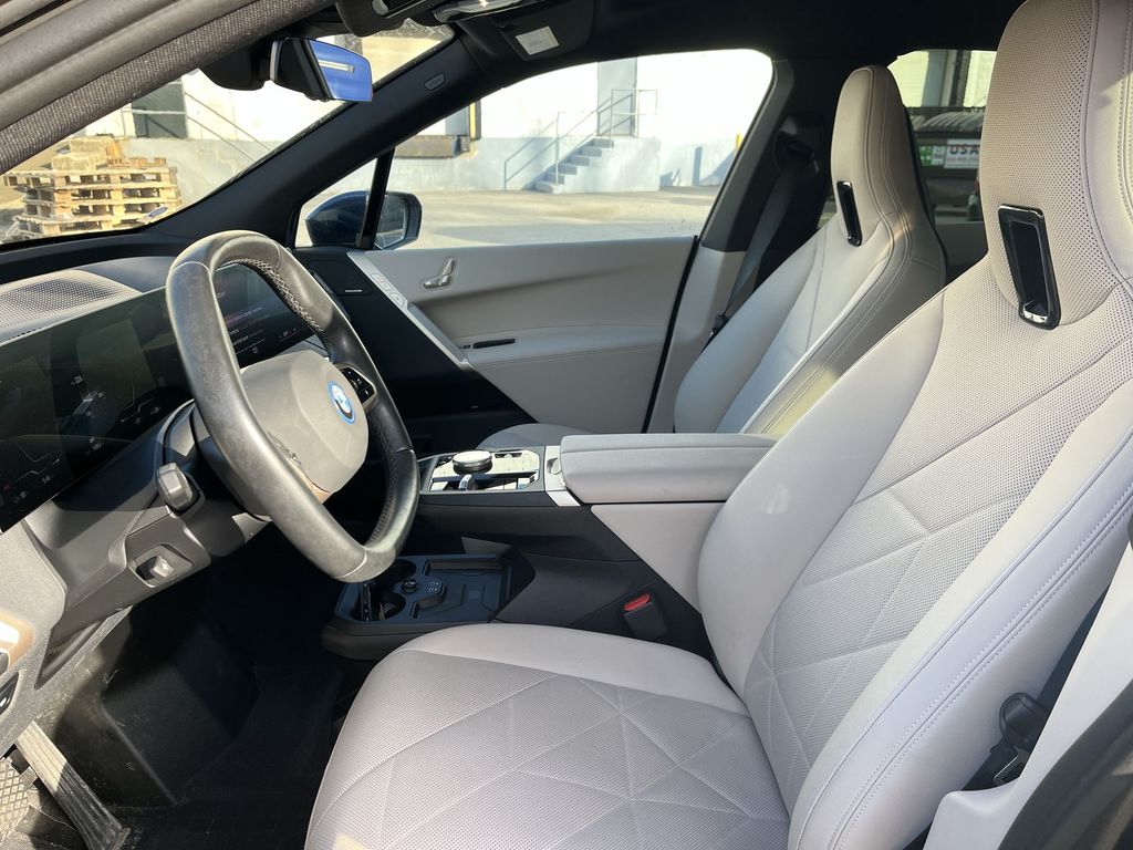 Thumbnail: 2023 BMW iX - 11