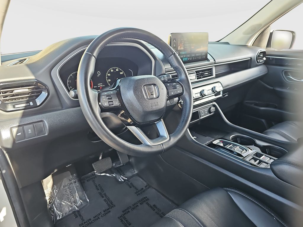 Used 2025 Honda Pilot SUV