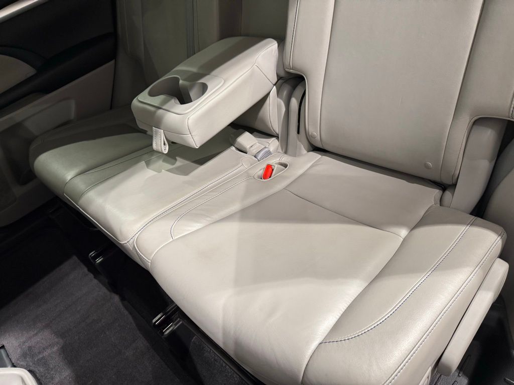 Thumbnail: 2015 Toyota Highlander - 21