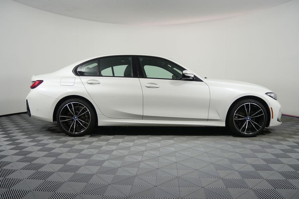 Thumbnail: 2024 BMW 3 Series - 2