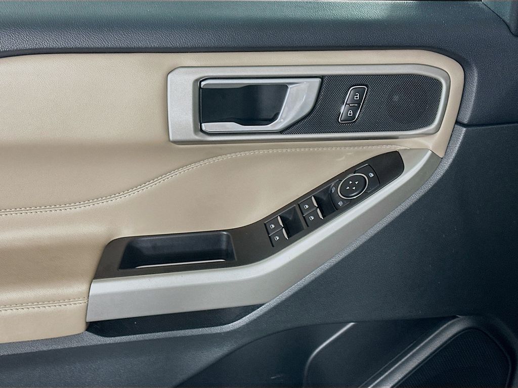 Used 2023 Gray Ford XLT image 24