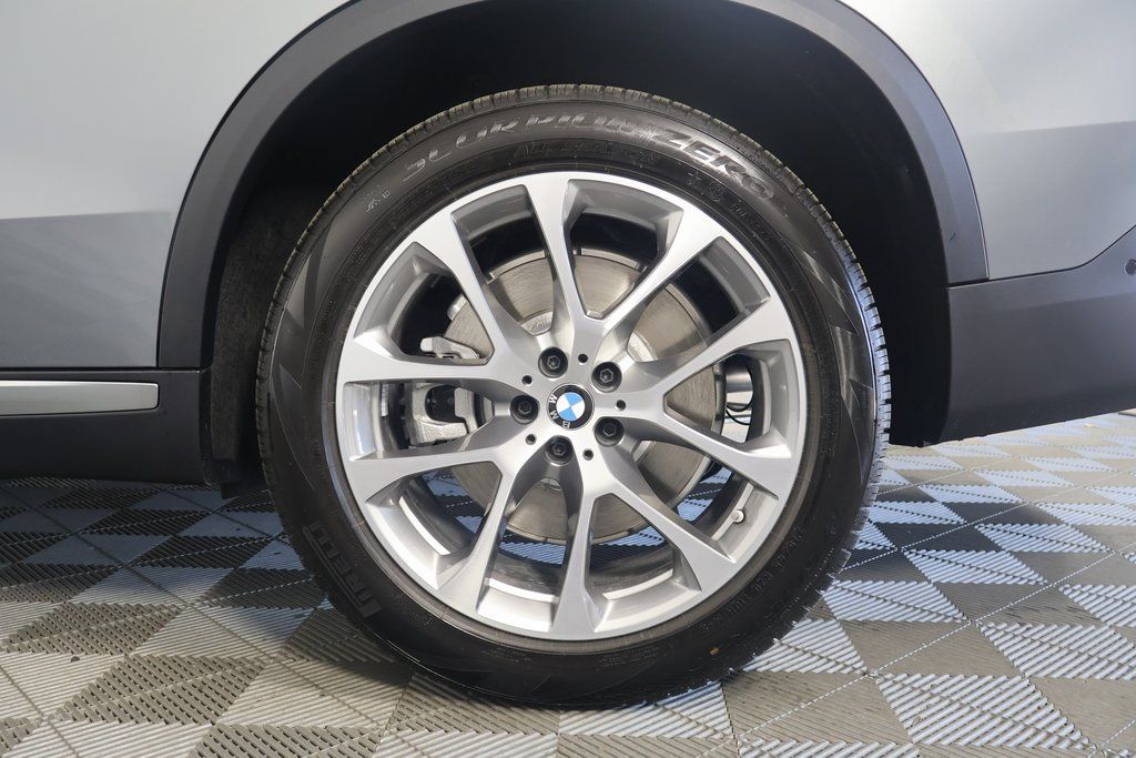 Thumbnail: 2026 BMW X5 - 10