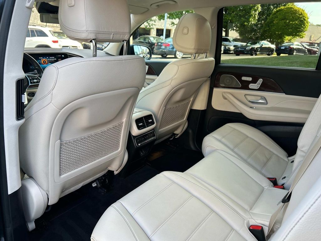 Thumbnail: 2022 Mercedes-Benz GLS - 32