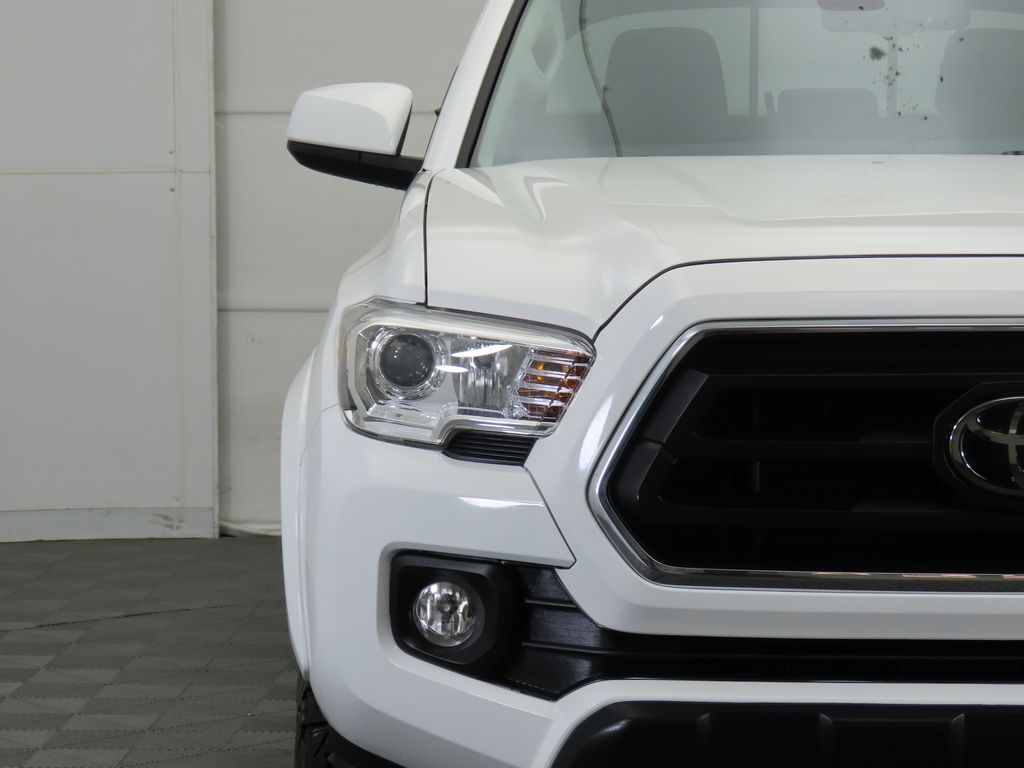 2020 Toyota Tacoma SR5 12