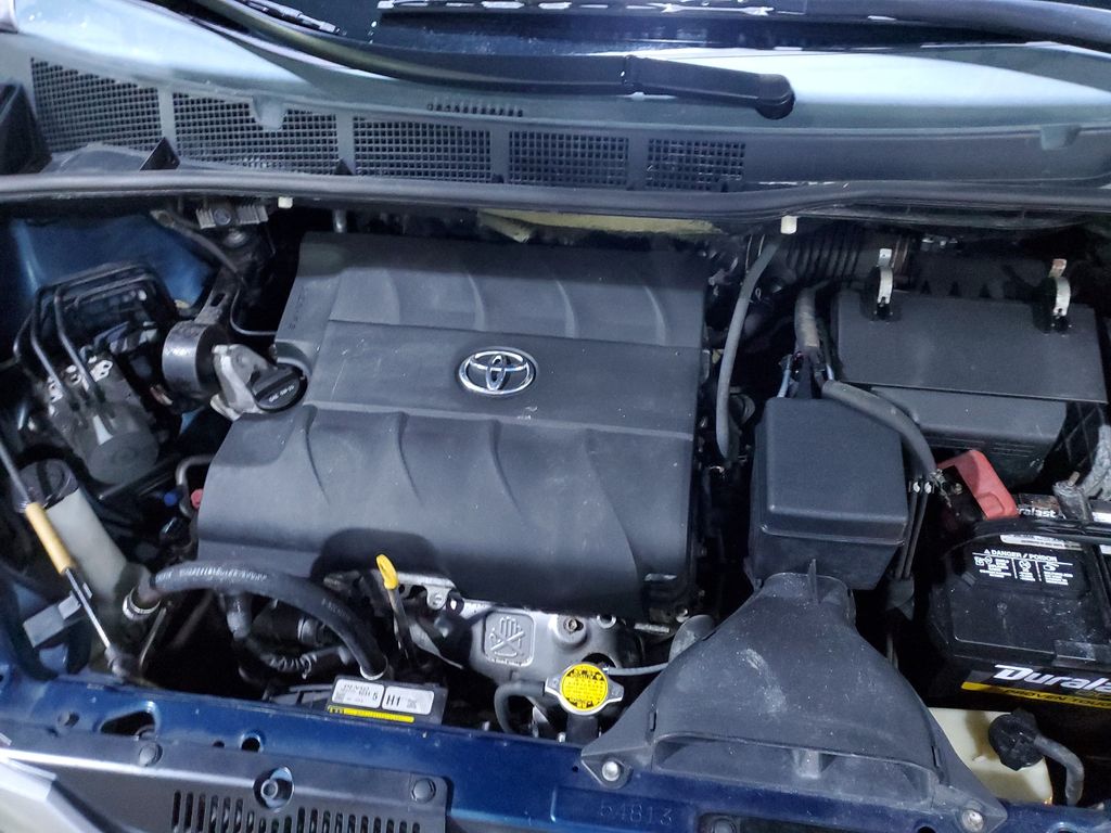 2012 Toyota Sienna XLE 39