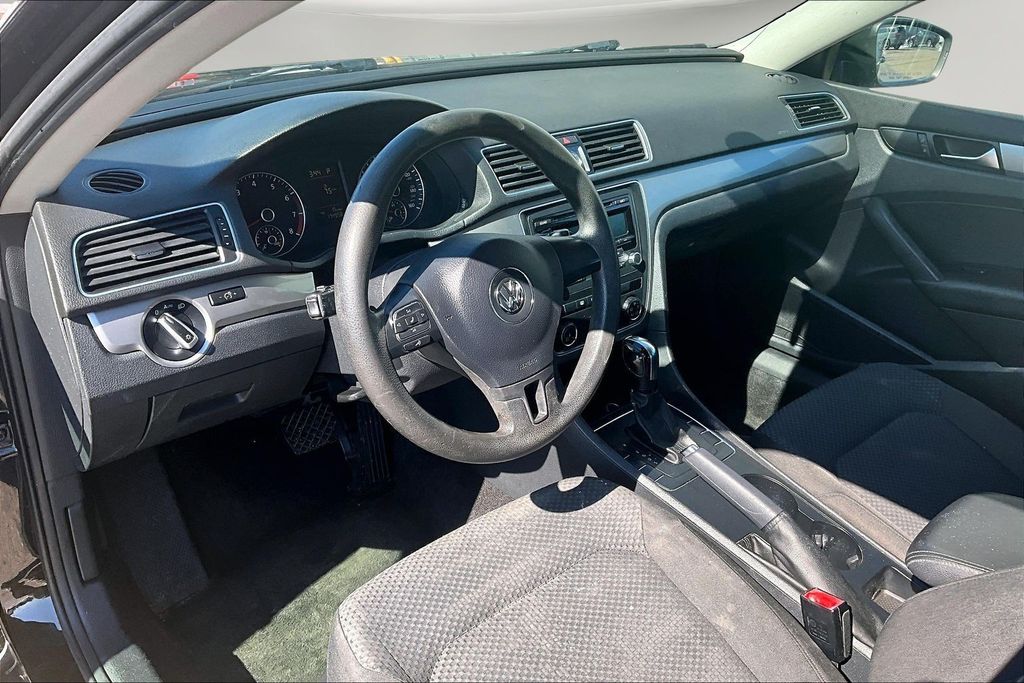 Used 2013 Black Volkswagen 2.5 S image 17