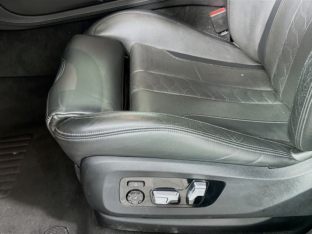 Thumbnail: 2021 BMW X6 - 20