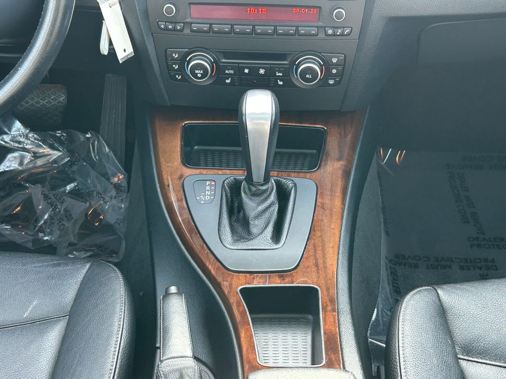 Thumbnail: 2011 BMW 3 Series - 24