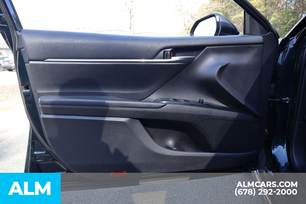 Used 2020 Blue Toyota SE image 11
