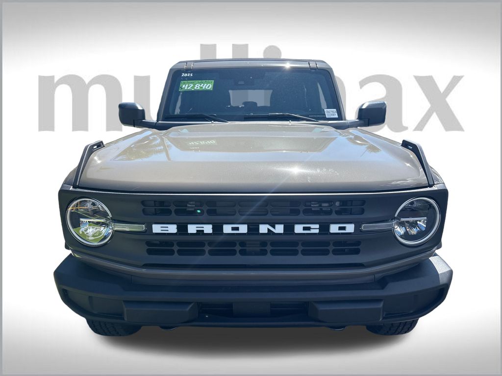 2025 Ford Bronco Base photo 9