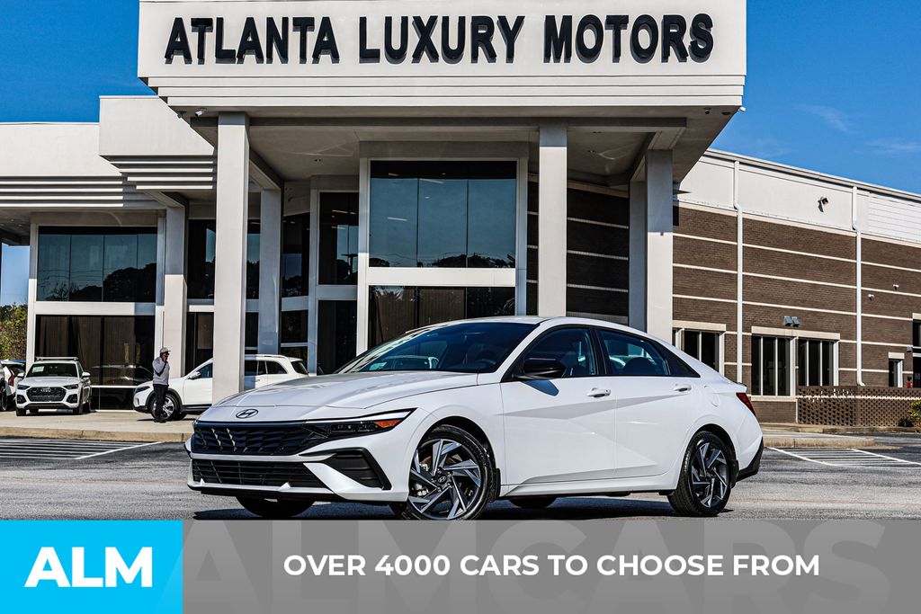 Used 2025 White Hyundai SEL Sport image 2