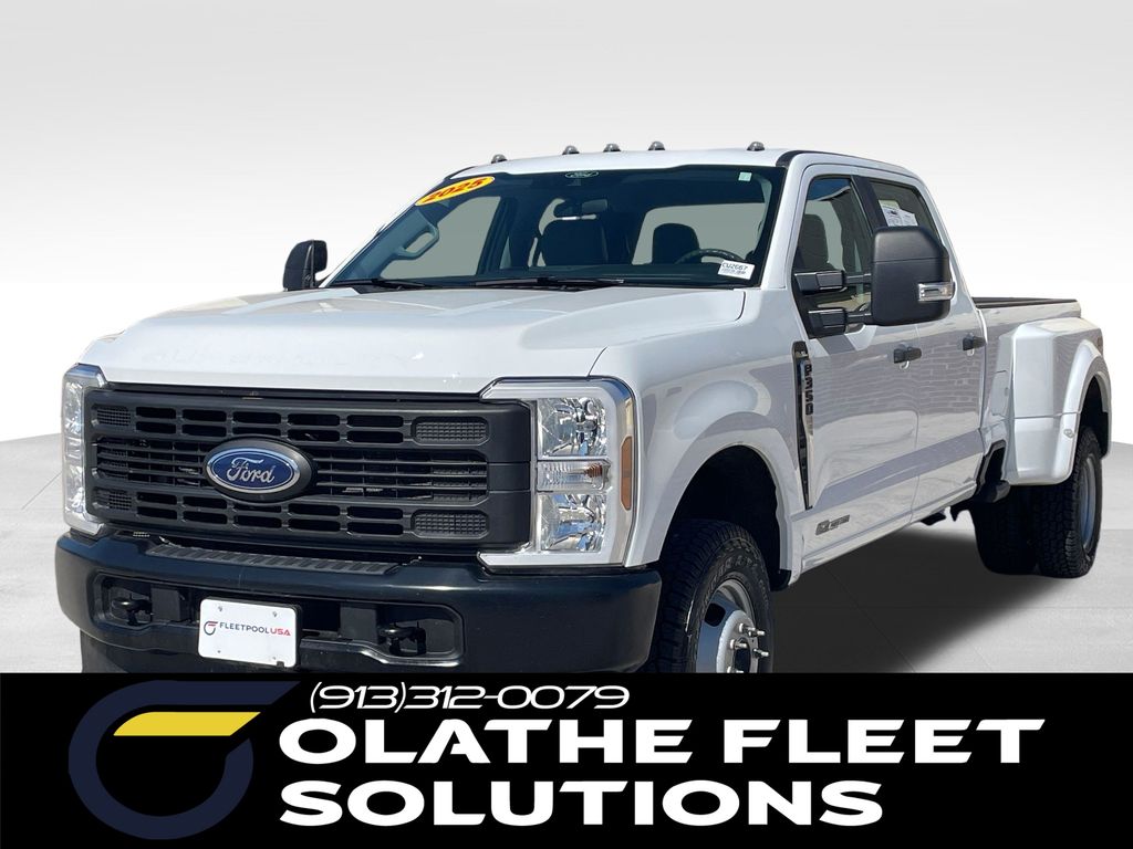 Oxford White 2025 Ford F-350 Super Duty Pickup Truck Four-Wheel Drive Automatic