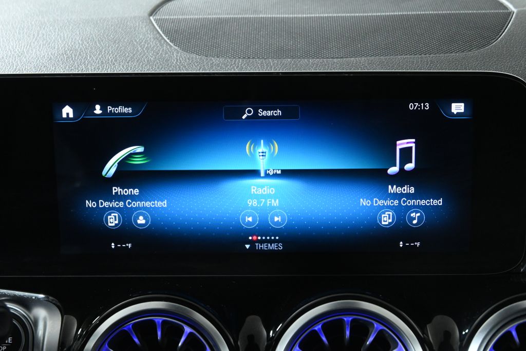 Thumbnail: 2022 Mercedes-Benz GLB - 21