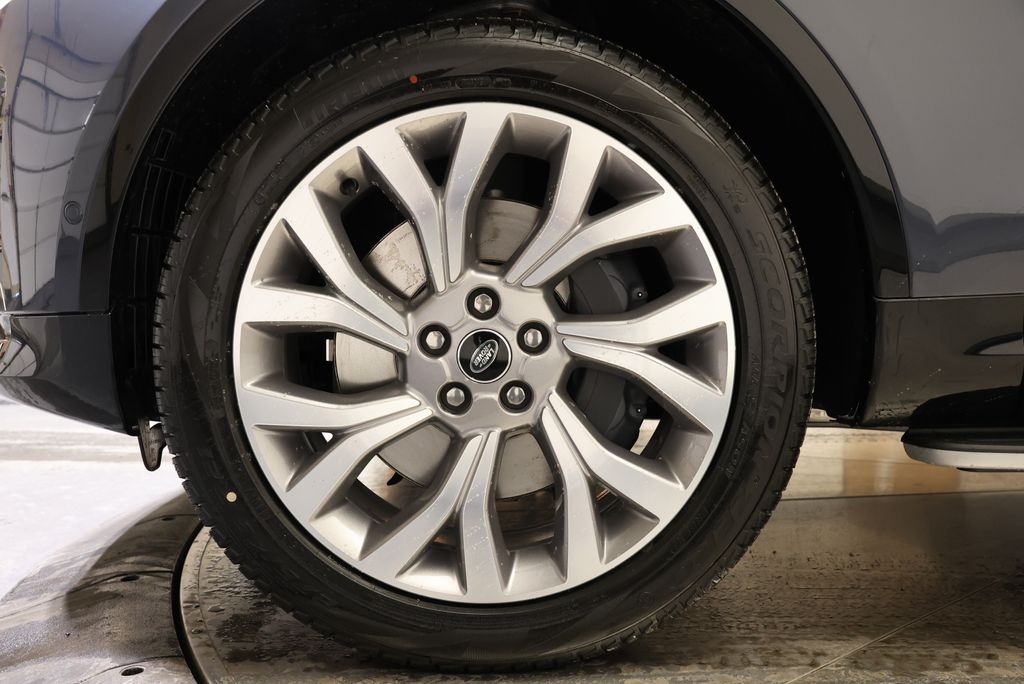 Thumbnail: 2026 Land Rover Discovery - 7