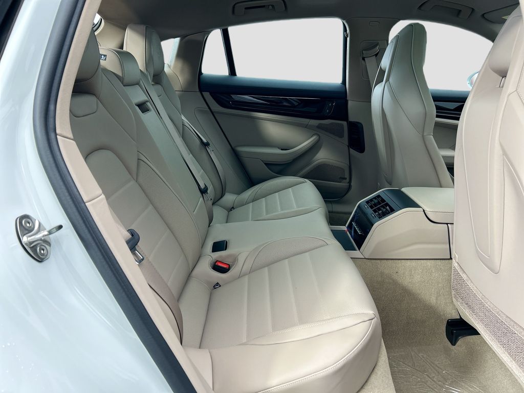 Thumbnail: 2026 Porsche Panamera - 23