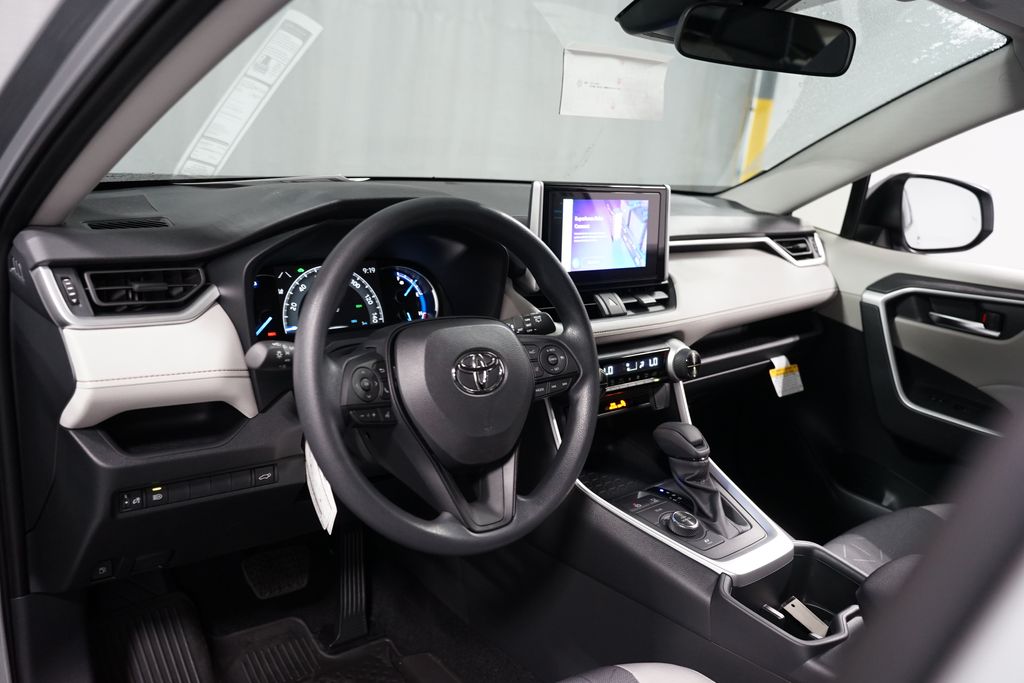 Thumbnail: 2025 Toyota RAV4 - 11