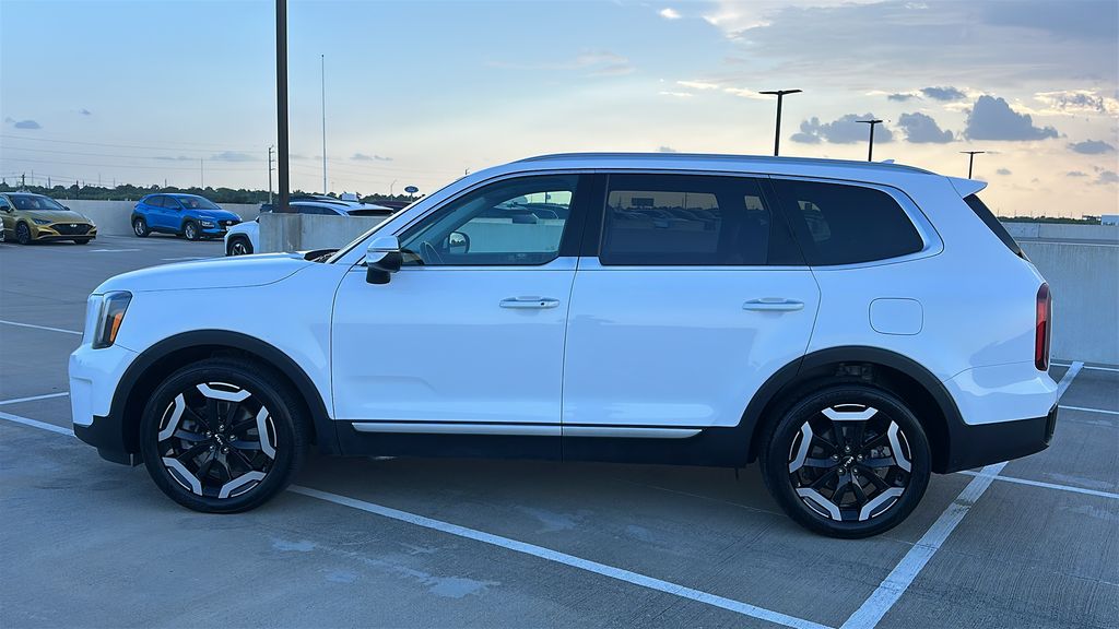 2025 Kia Telluride S White at Legacy Ford