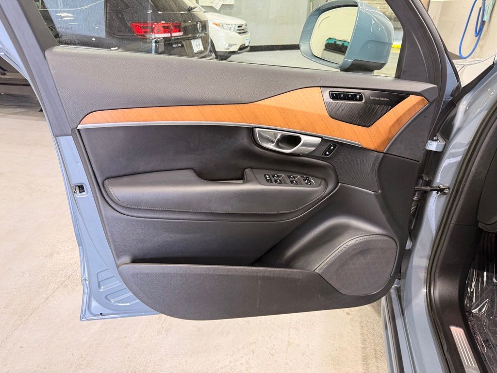 Thumbnail: 2023 Volvo XC90 - 10