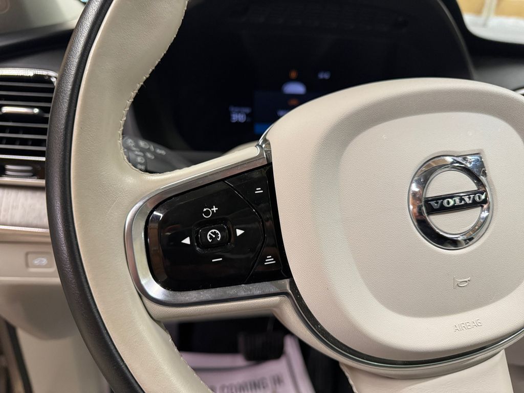 2024 Volvo XC90 B6 Plus Bright Theme photo