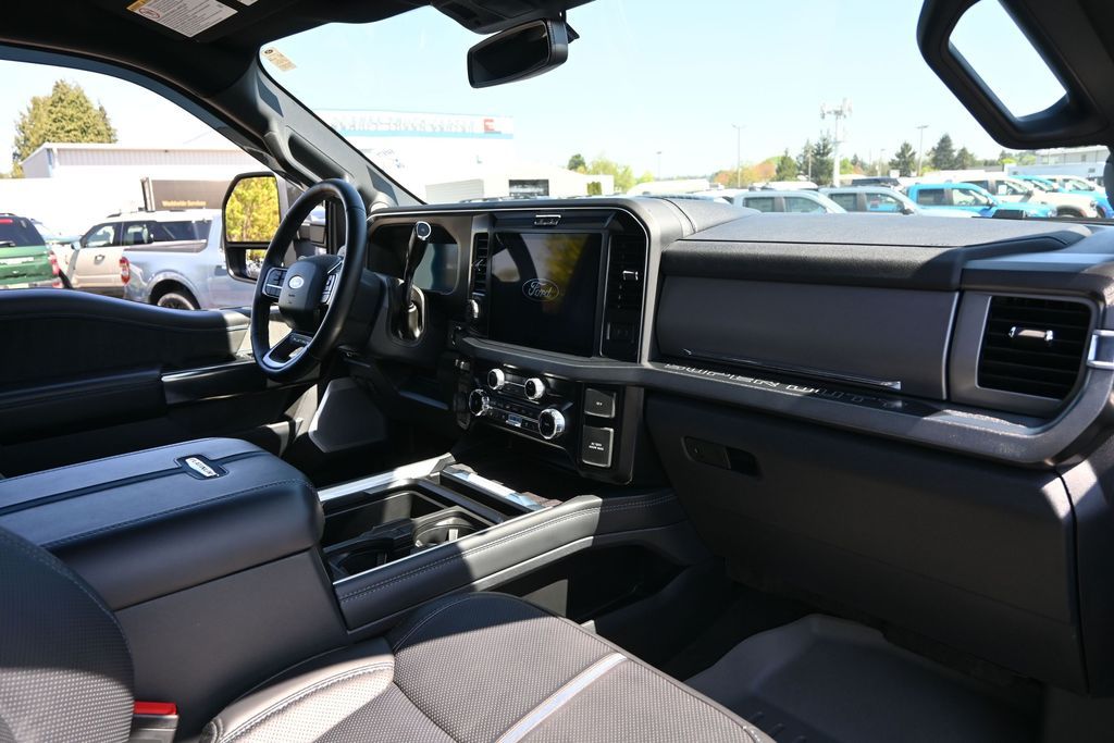 2025 Ford F-450 Super Duty Platinum