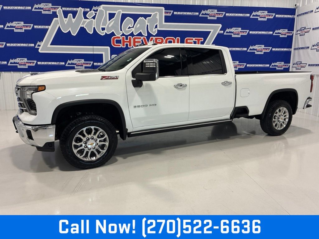 Summit White 2025 Chevrolet Silverado 3500HD Pickup Truck Four-Wheel Drive Automatic